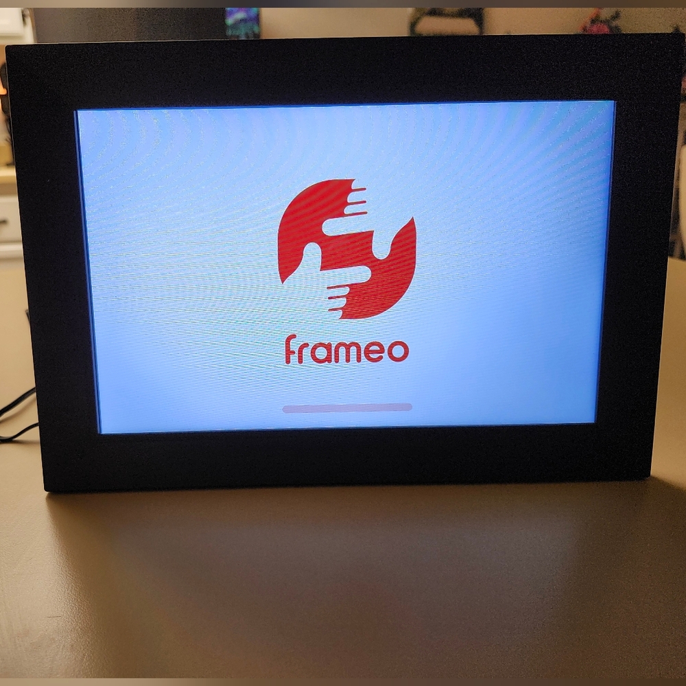 Frameo Digital Photo Frame - Picture 2 of 9